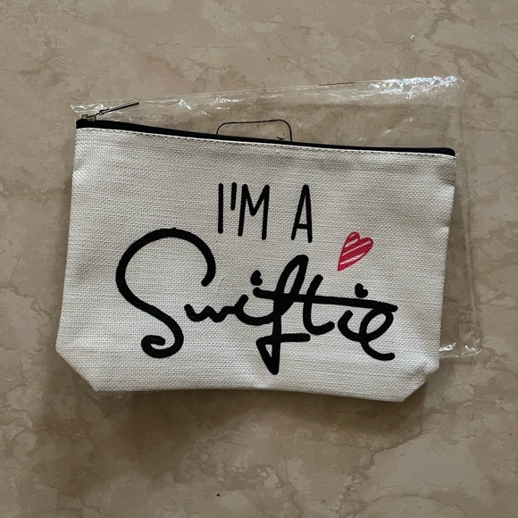 I’m a Swiftie Stylish Cream and Black Pouch - Picture 3 of 4